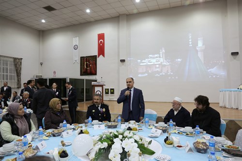 Aziz şehitlerimizin muhterem aileleri ile  kahraman gazilerimiz ve aileleri için iftar programı düzenlendi.
